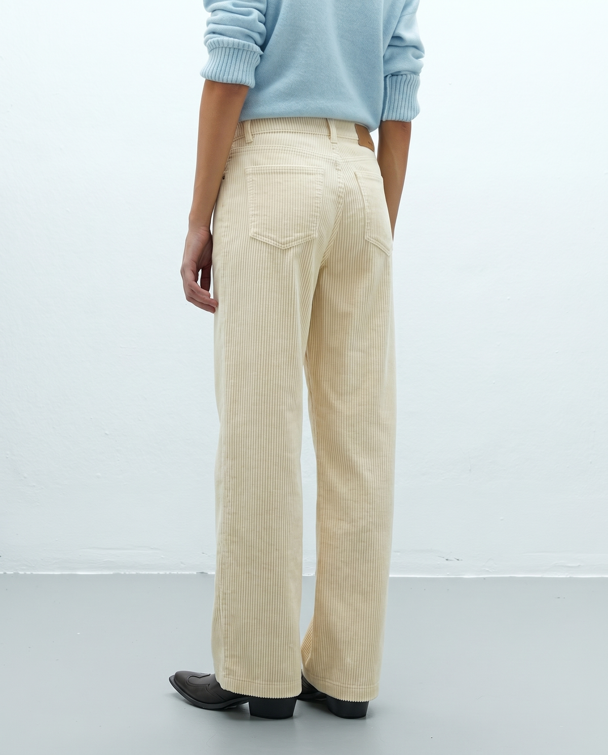 Pantalón recto mujer pana tiro medio  cinco bolsillos