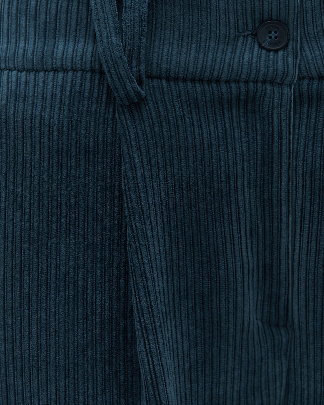 Pantalón ancho de mujer tobillero pinzas de pana