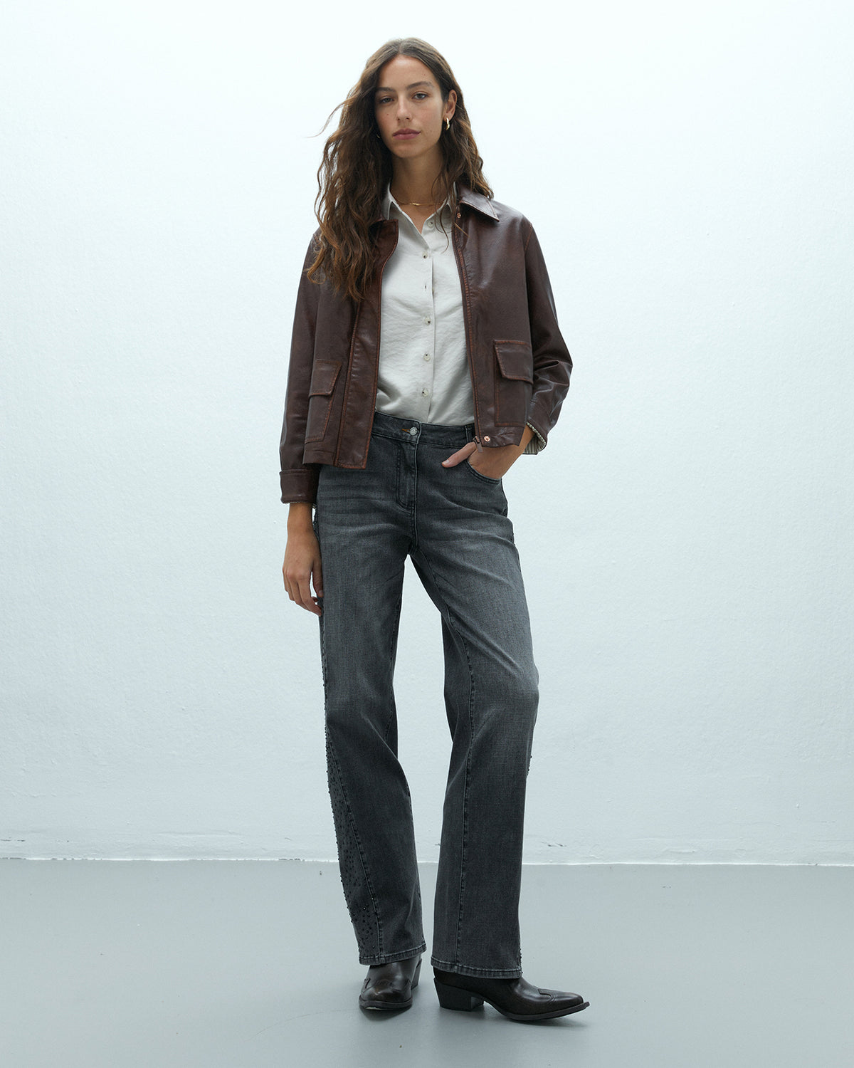 Chaqueta de mujer ecopiel bolsillos plastrón forrada