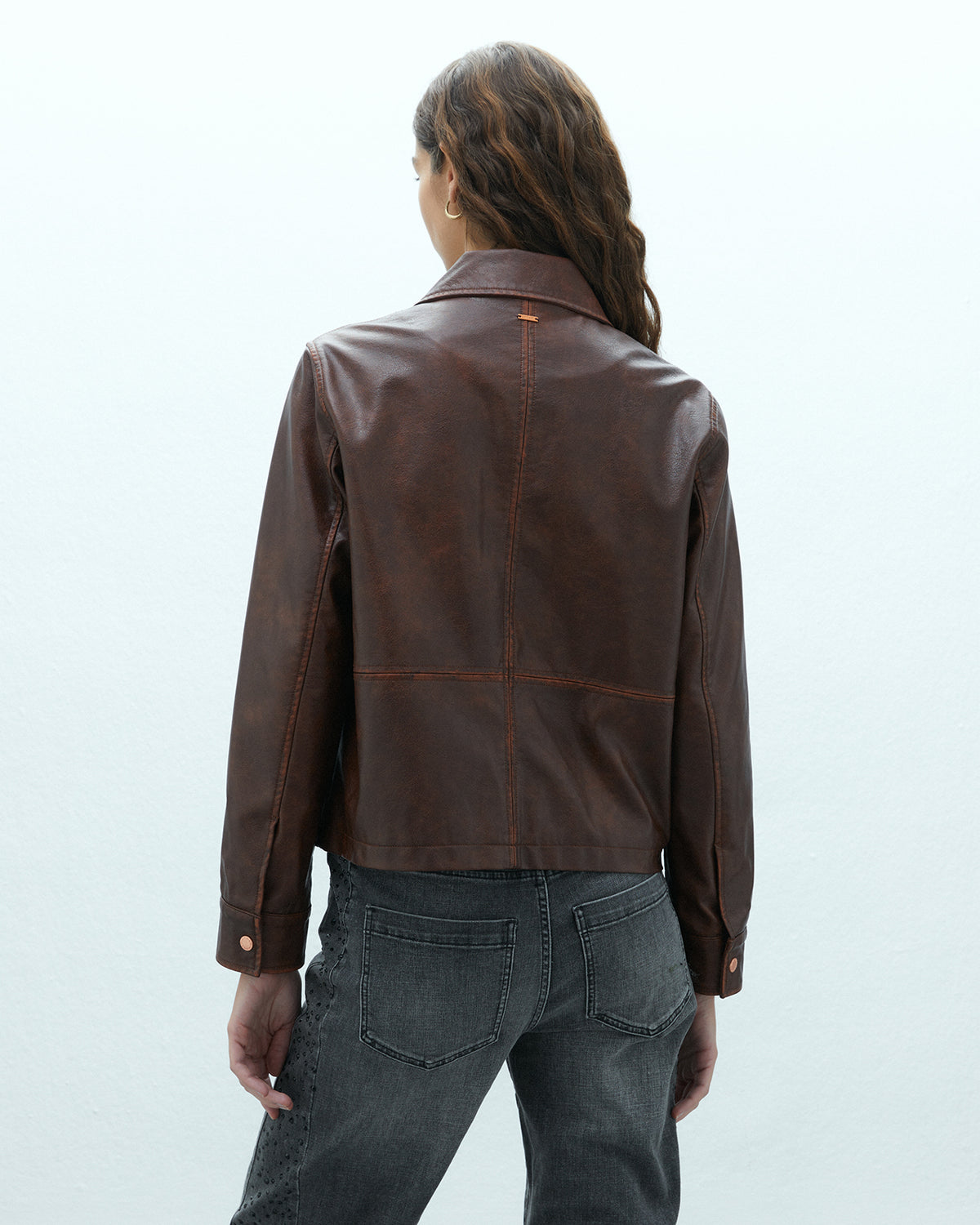 Chaqueta de mujer ecopiel bolsillos plastrón forrada