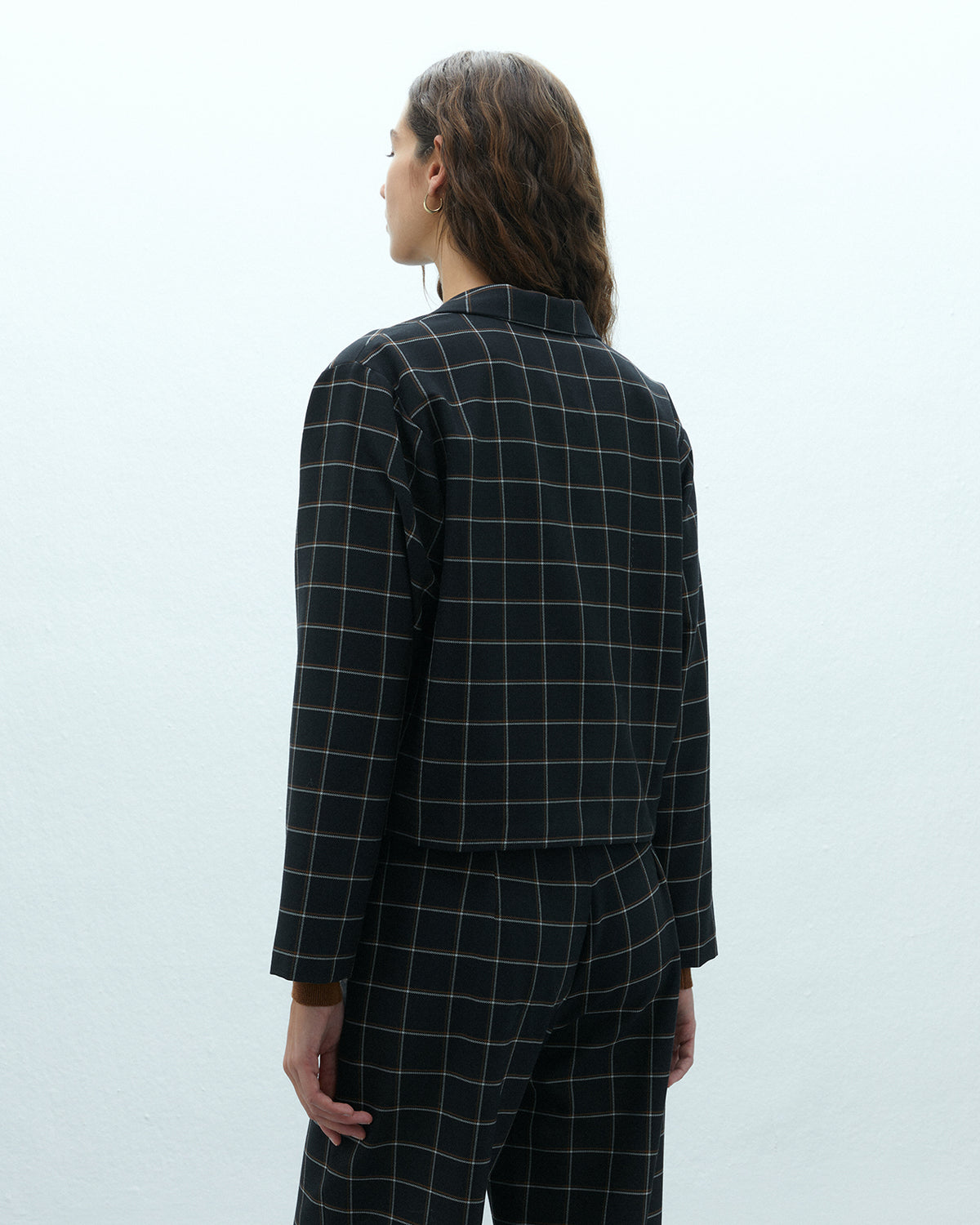 Blazer corta de mujer semicruzada estampada cuadros