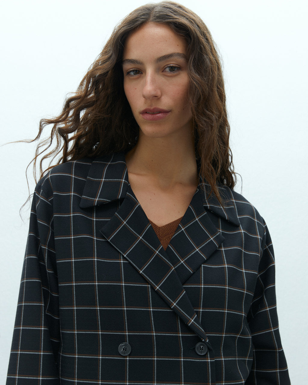 Blazer corta de mujer semicruzada estampada cuadros