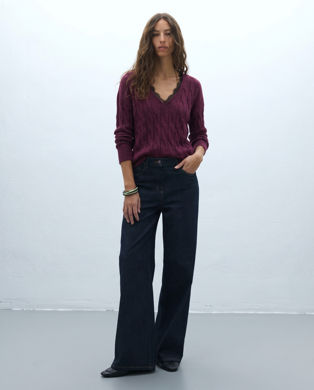 Jersey de mujer trenzado cuello pico puntilla escote
