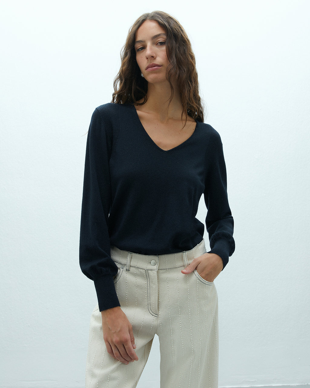 Jersey de mujer punto fino cuello pico