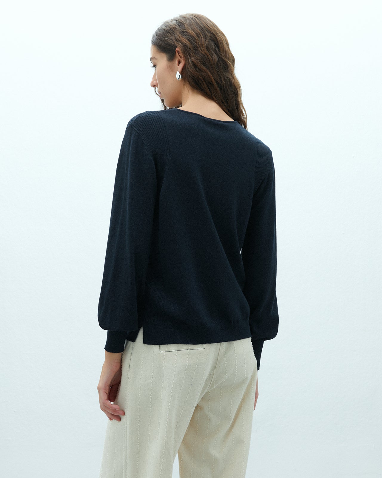 Jersey de mujer punto fino cuello pico