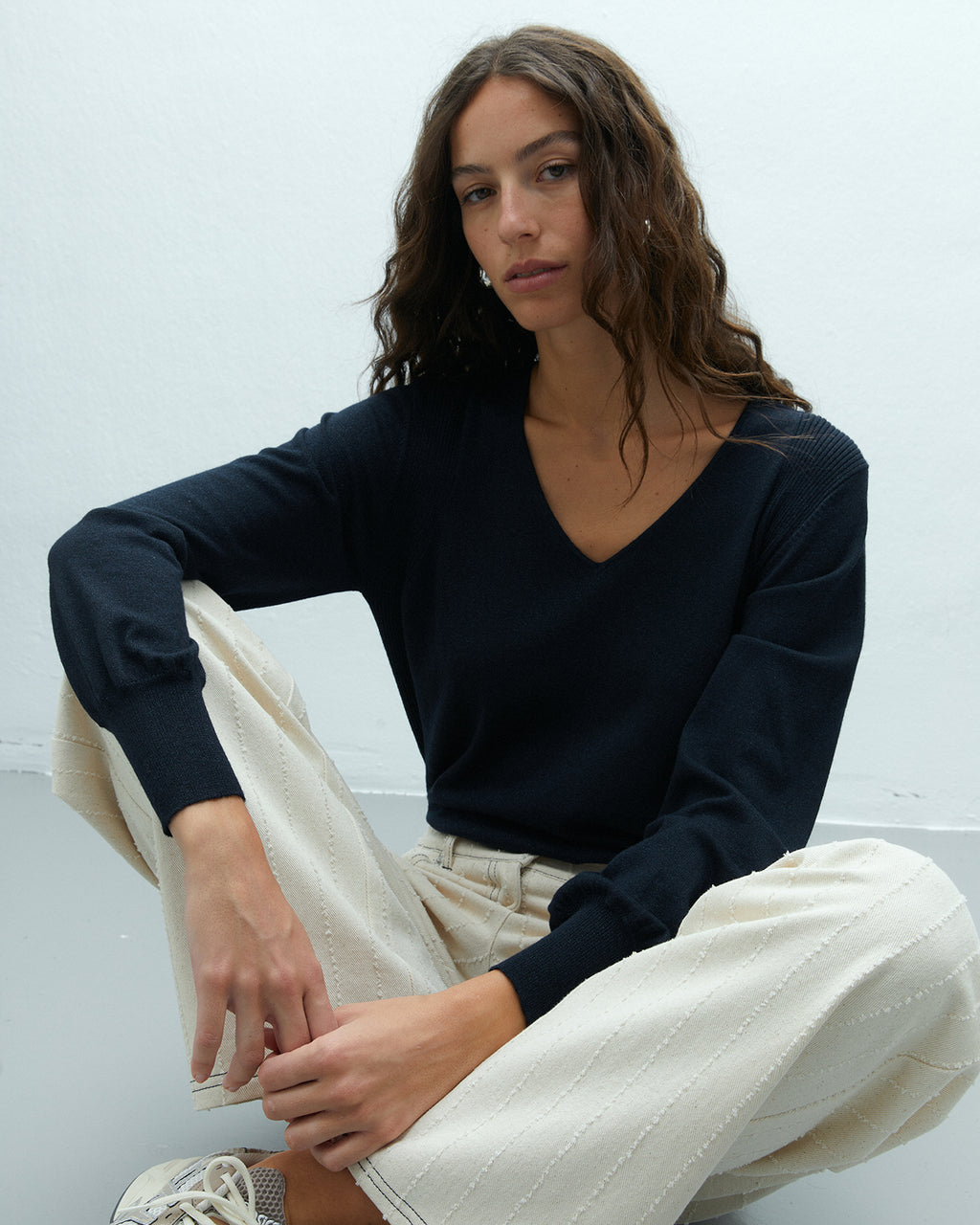 Jersey de mujer punto fino cuello pico