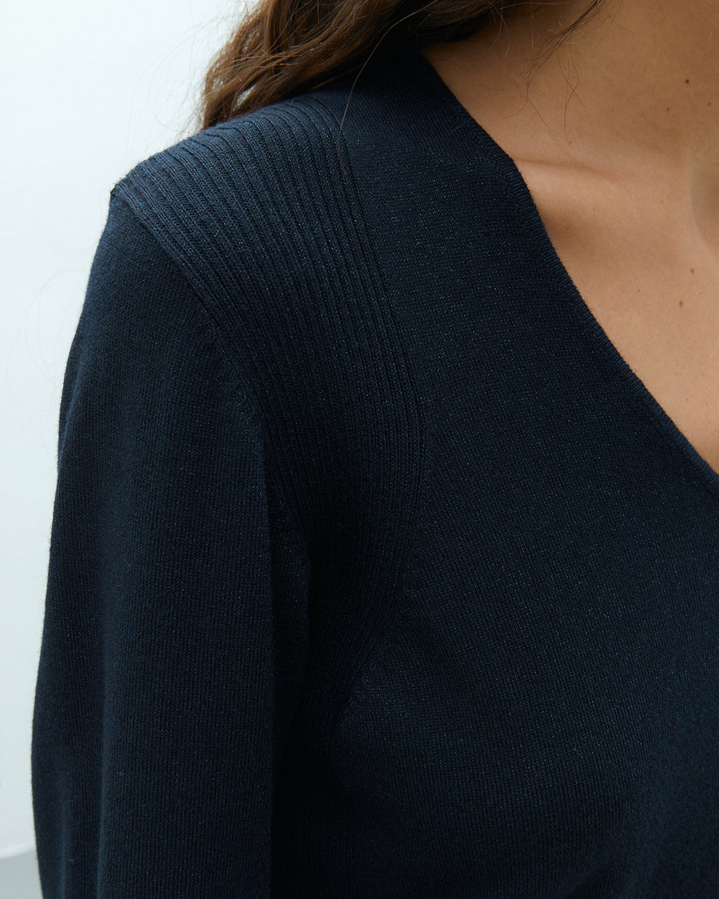 Jersey de mujer punto fino cuello pico
