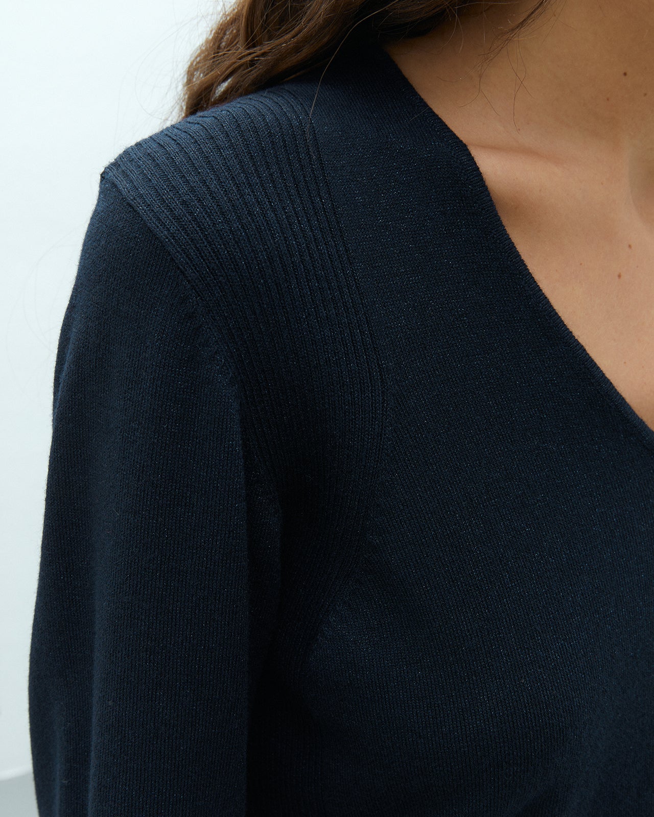 Jersey de mujer punto fino cuello pico