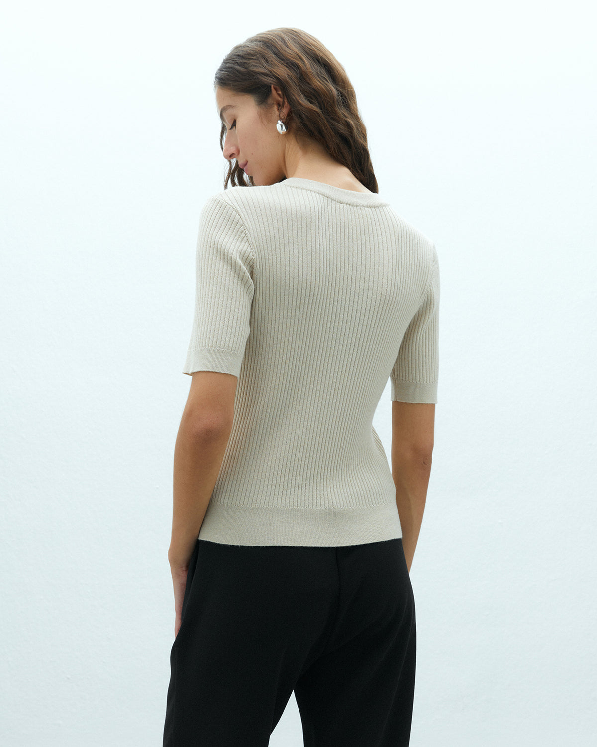Jersey de mujer de punto canalé cuello redondo manga corta