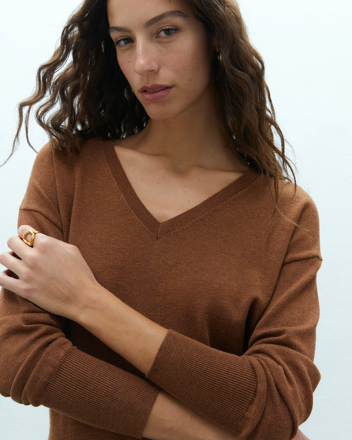 Jersey de mujer punto fino cuello pico manga larga