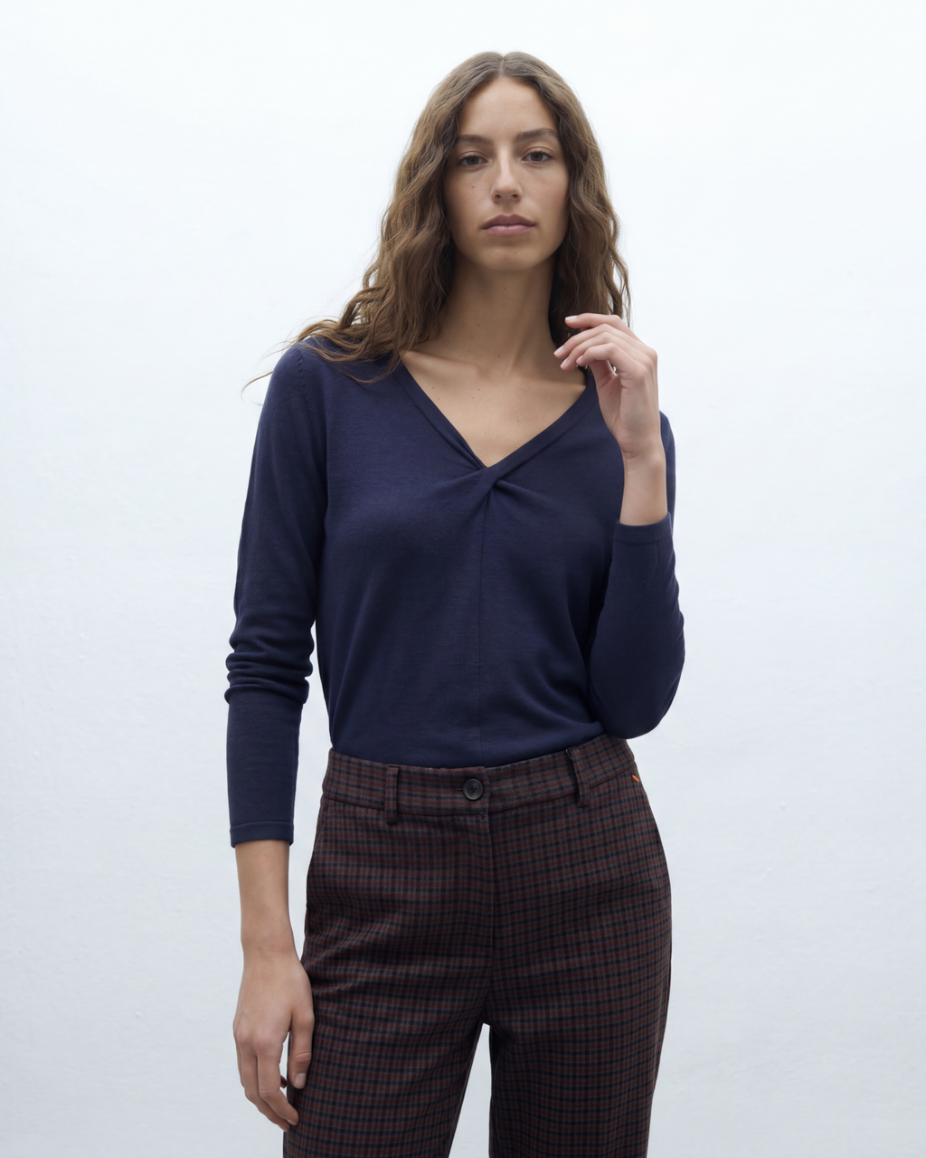 Camiseta básica de mujer cuello pico manga larga