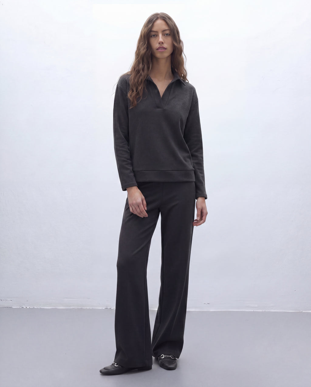 Sudadera de mujer cuello camisero forma pico