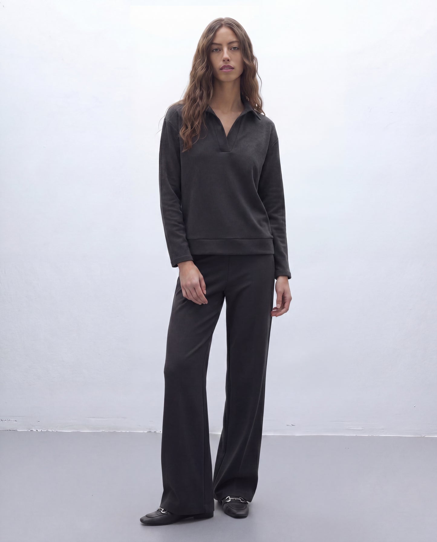 Sudadera de mujer cuello camisero forma pico