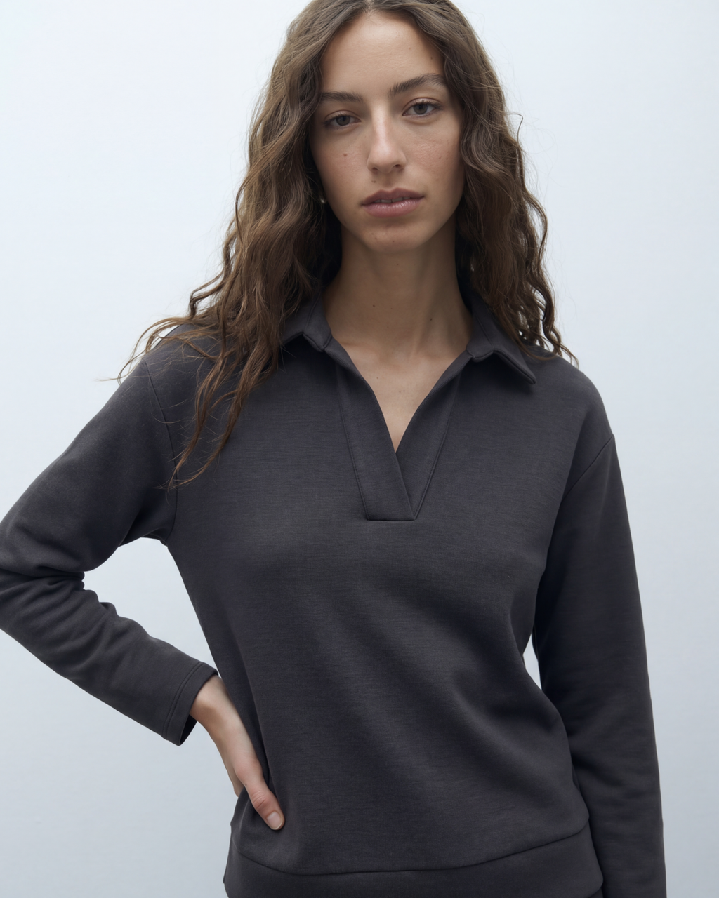 Sudadera de mujer cuello camisero forma pico