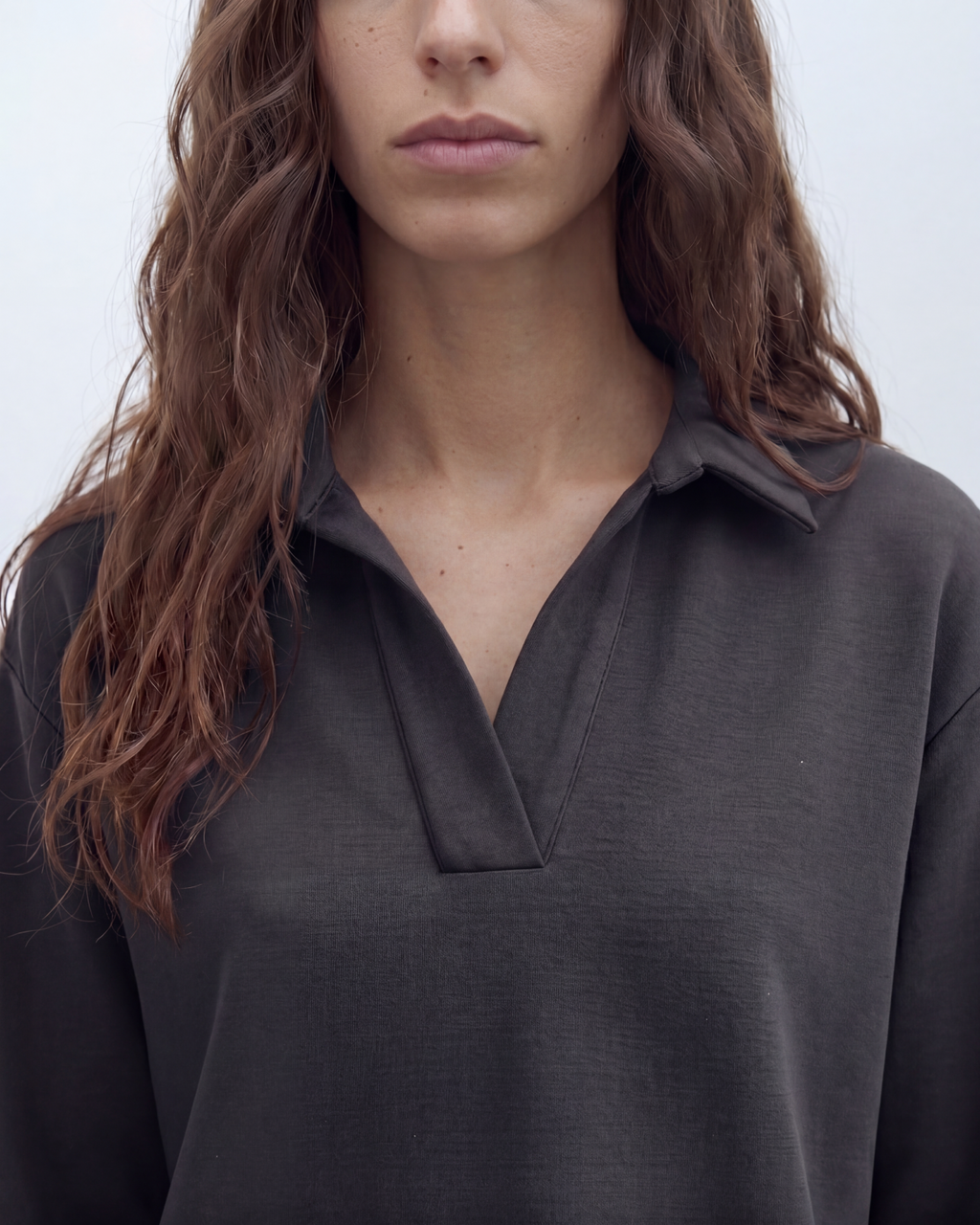 Sudadera de mujer cuello camisero forma pico