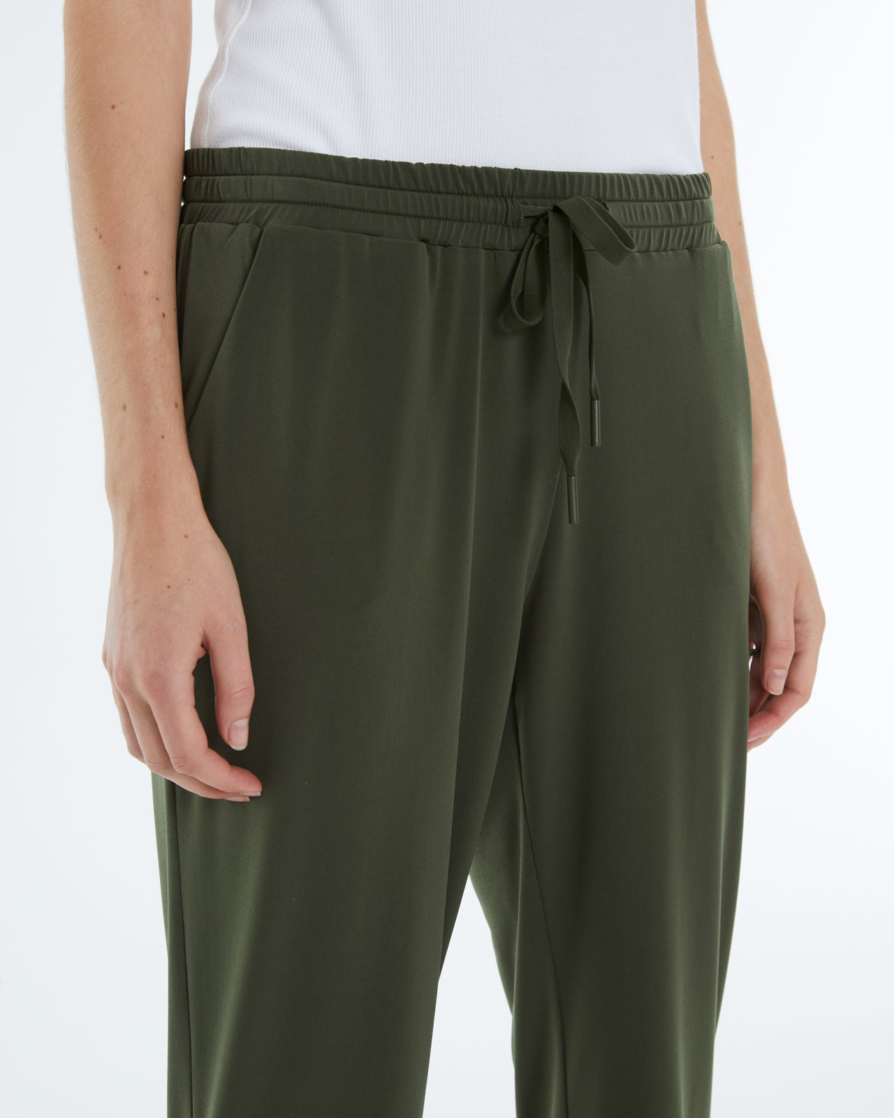 Pantalón de mujer jogger de punto, cintura elástica.