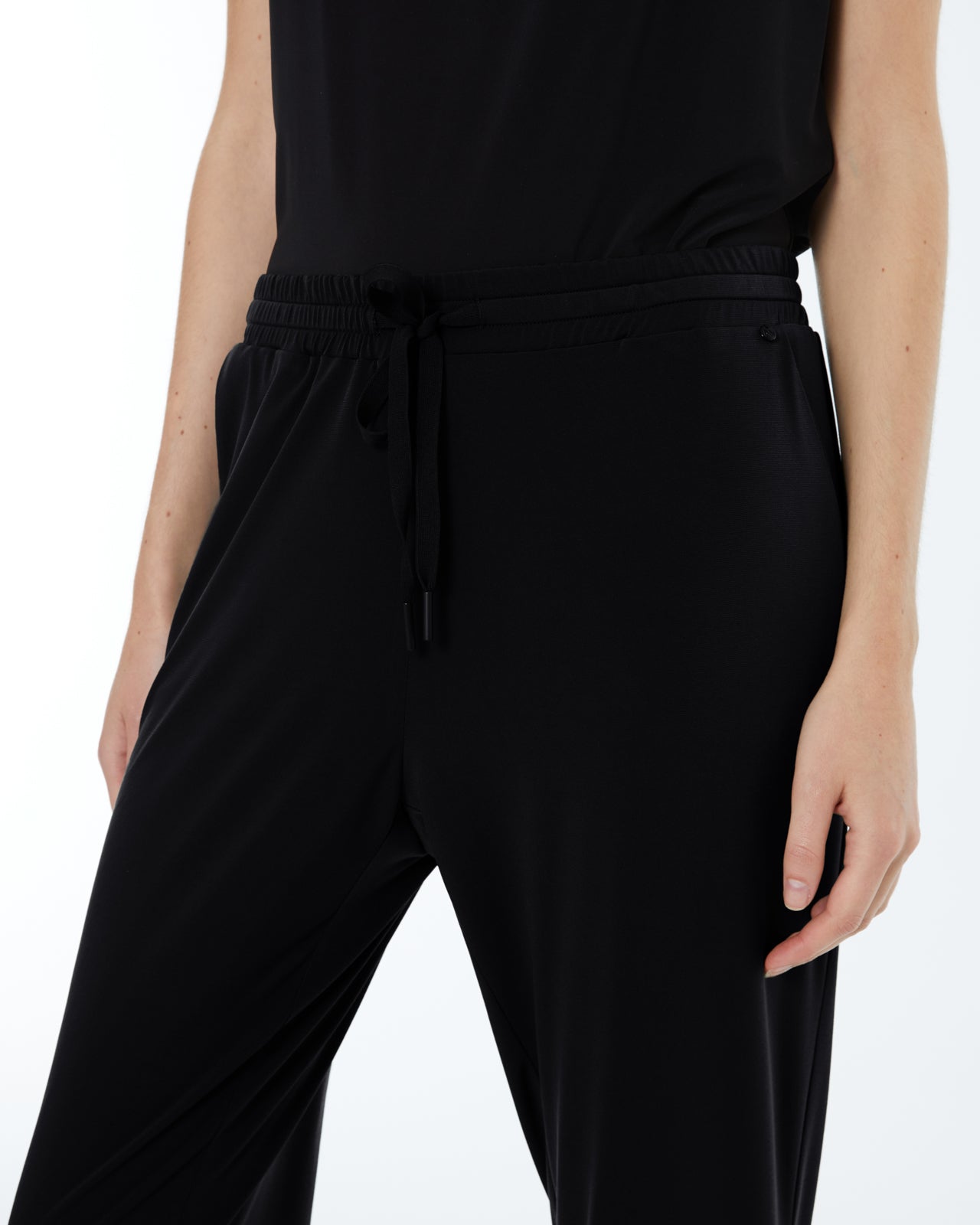 Pantalón de mujer jogger de punto, cintura elástica.