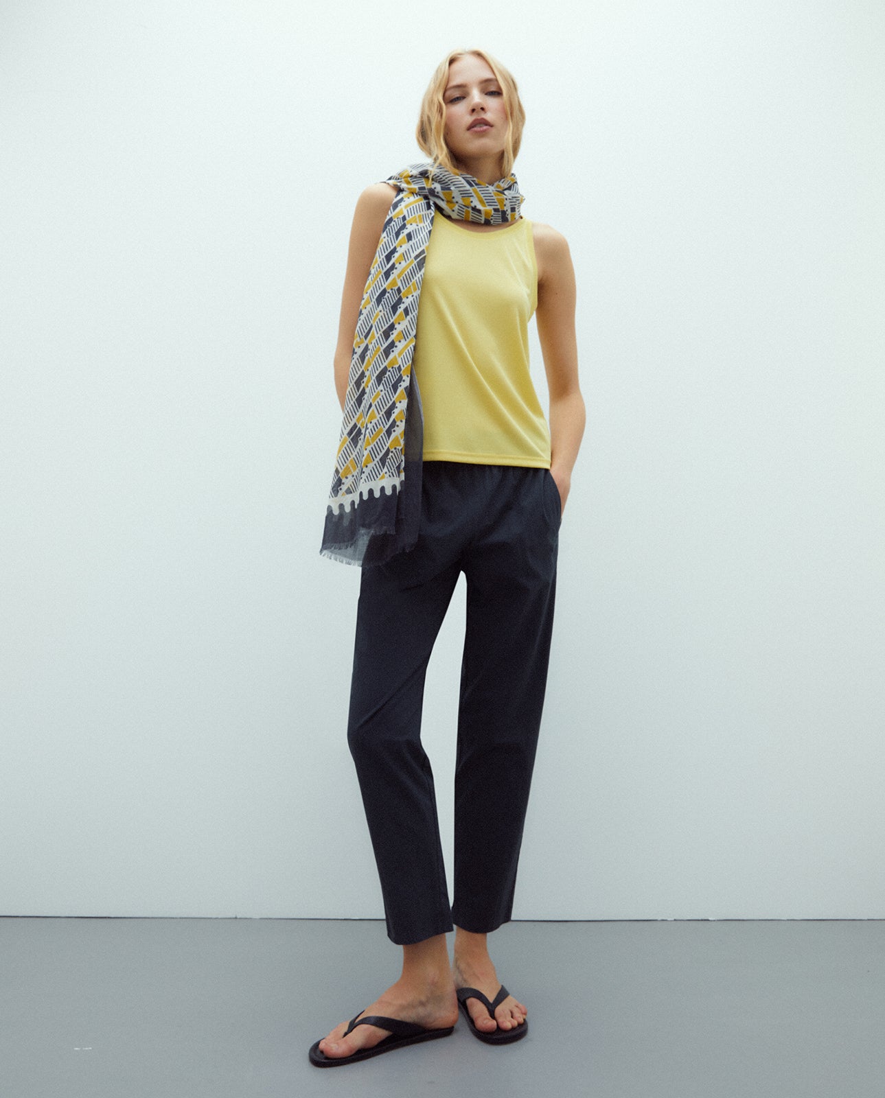 Pantalón de mujer tobillero cintura elástica