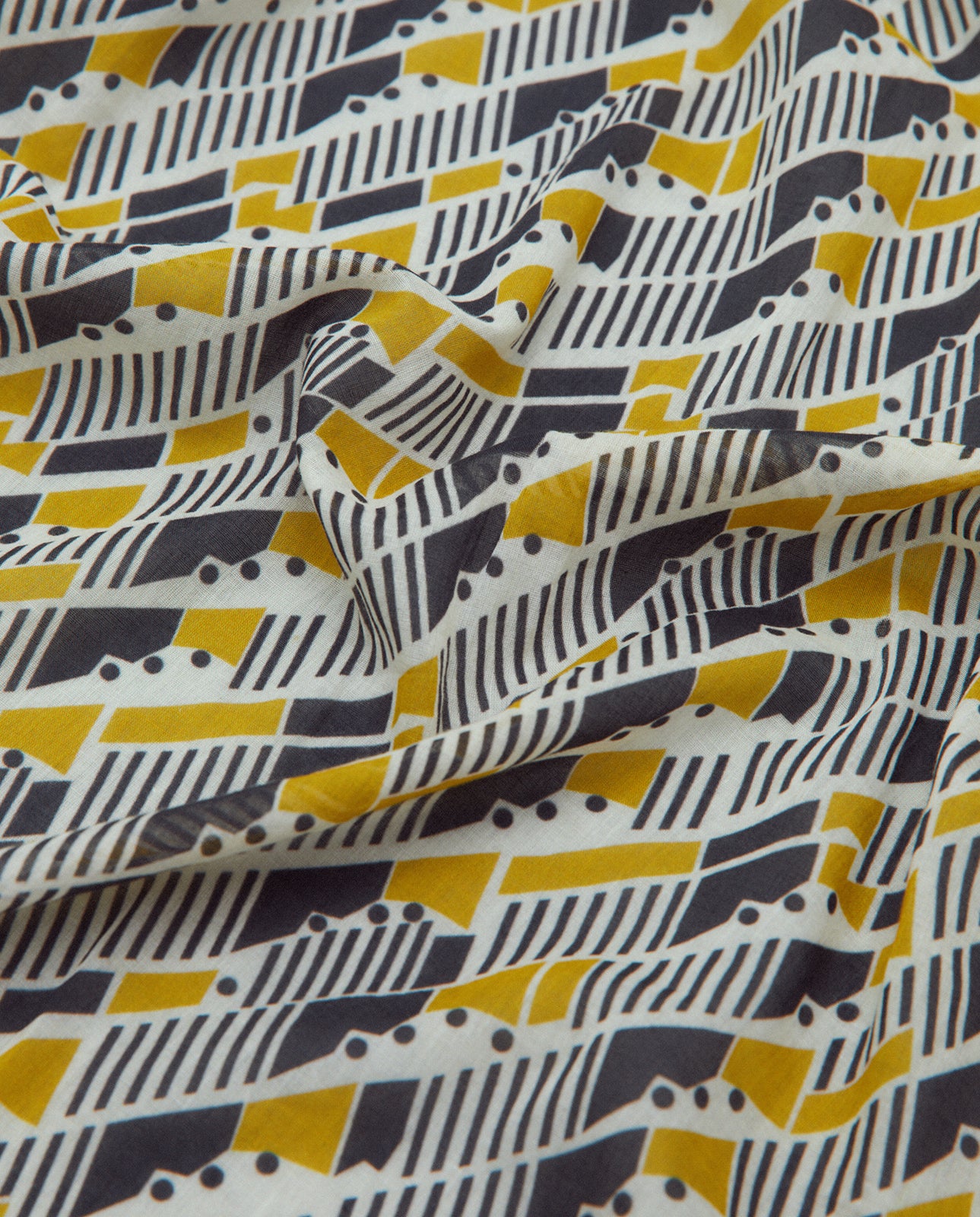 Fulard de algodón estampado geométrico.