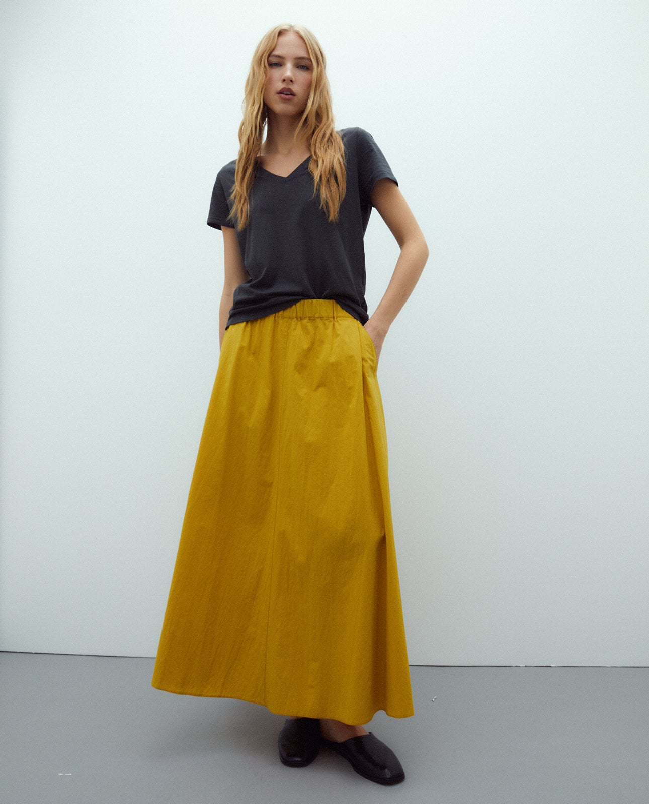 Falda midi de  popelin cintura elástica