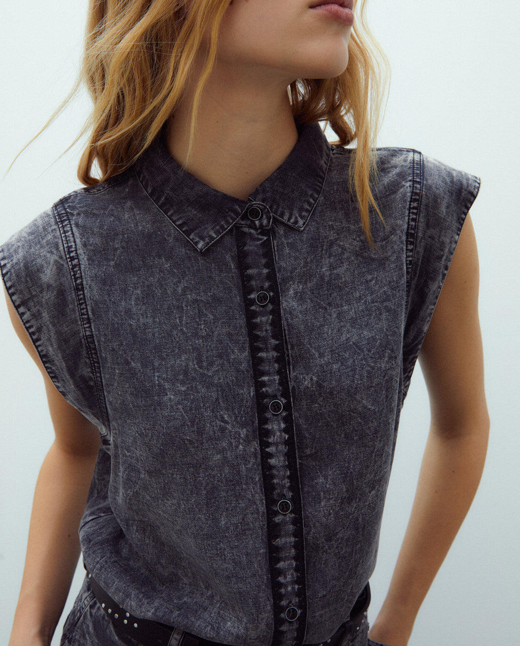 Camisa de mujer en tencel tindado