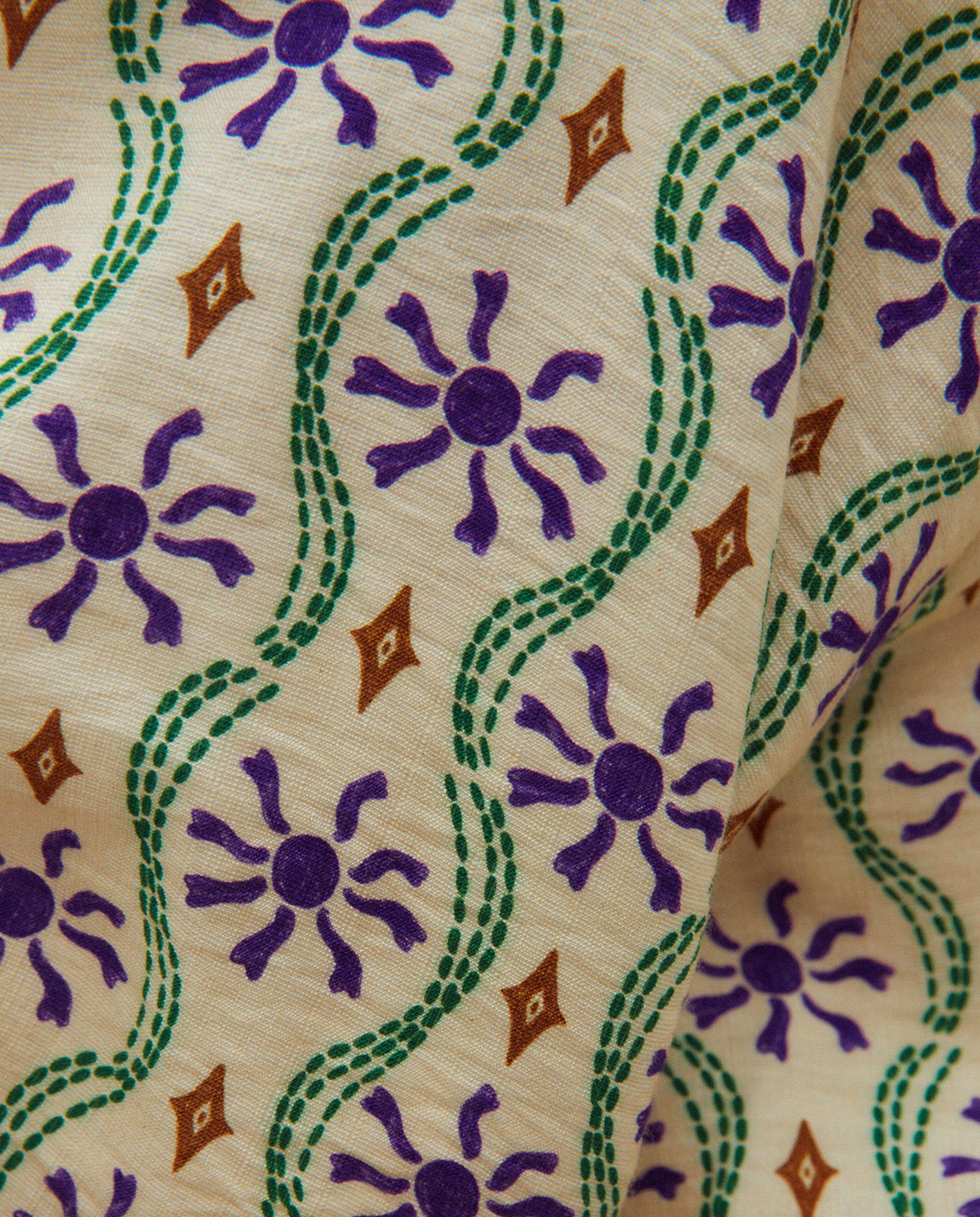 Camisa de mujer estampada cuello pico manga francesa