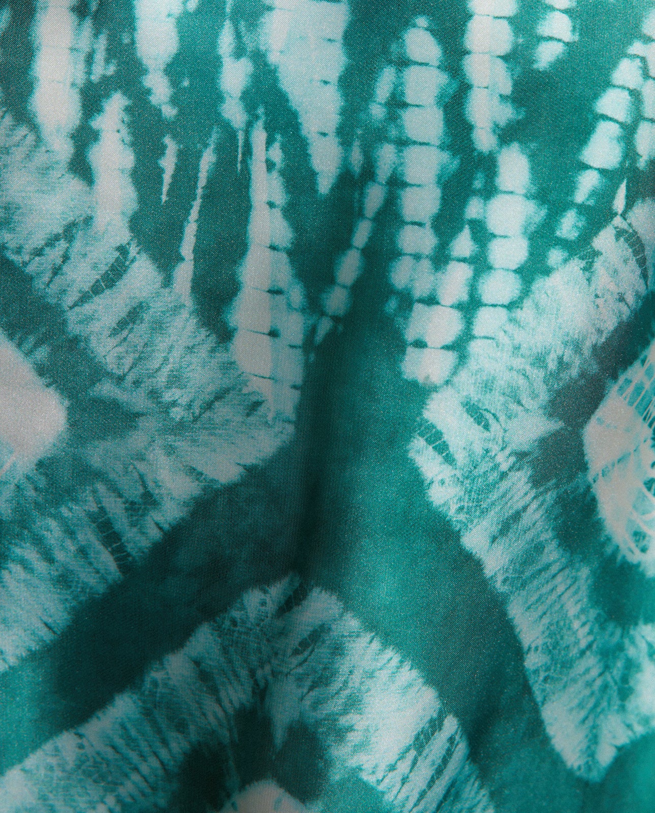 Blusa de mujer estampada cuello pico manga corta