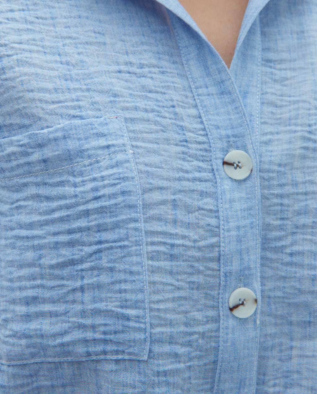 Camisa de mujer cuello camisero manga corta