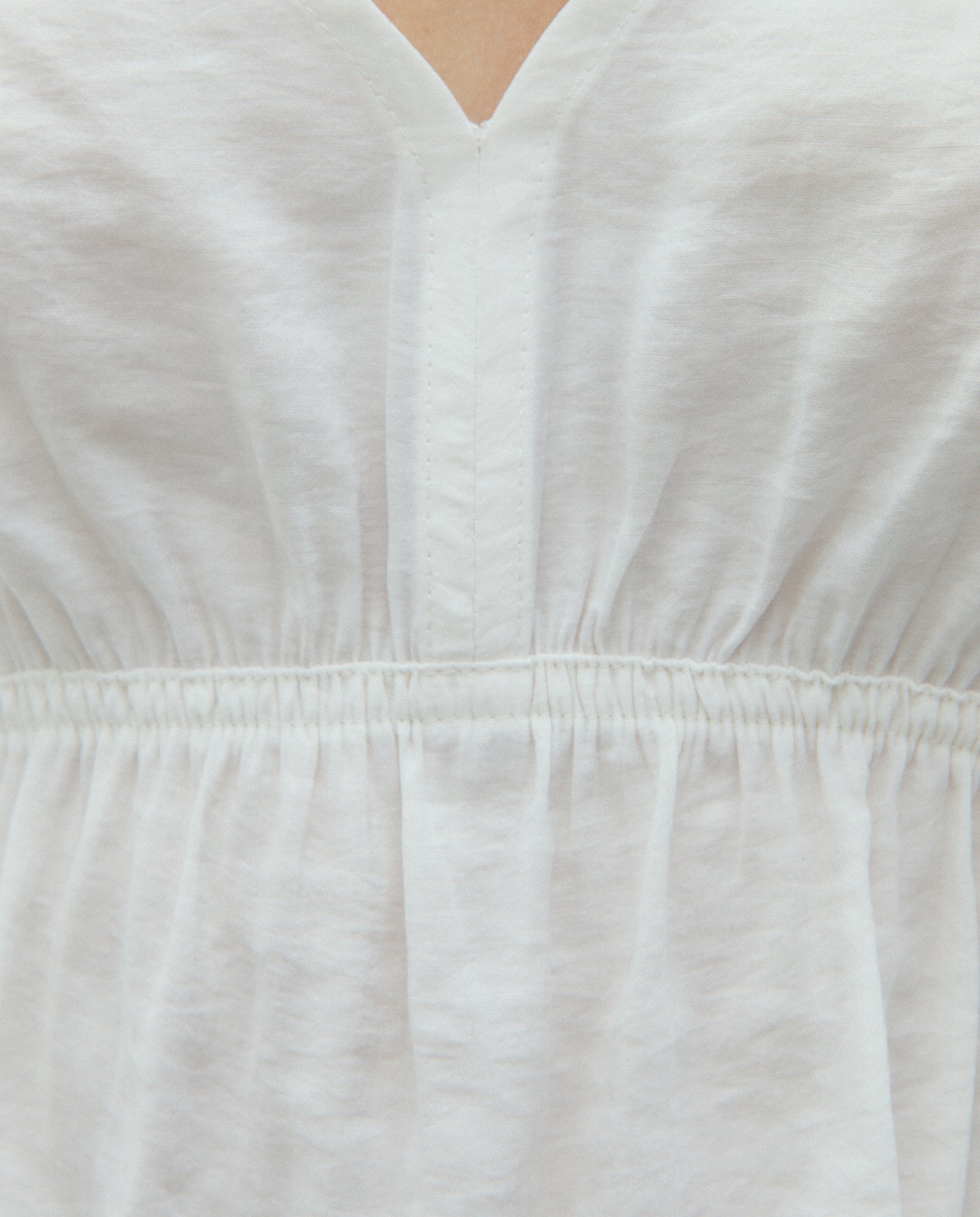 Blusa de mujer cuello en uve y manga francesa