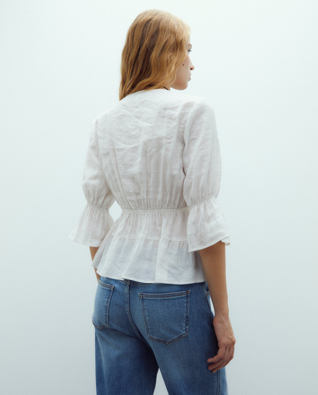 Blusa de mujer cuello en uve y manga francesa