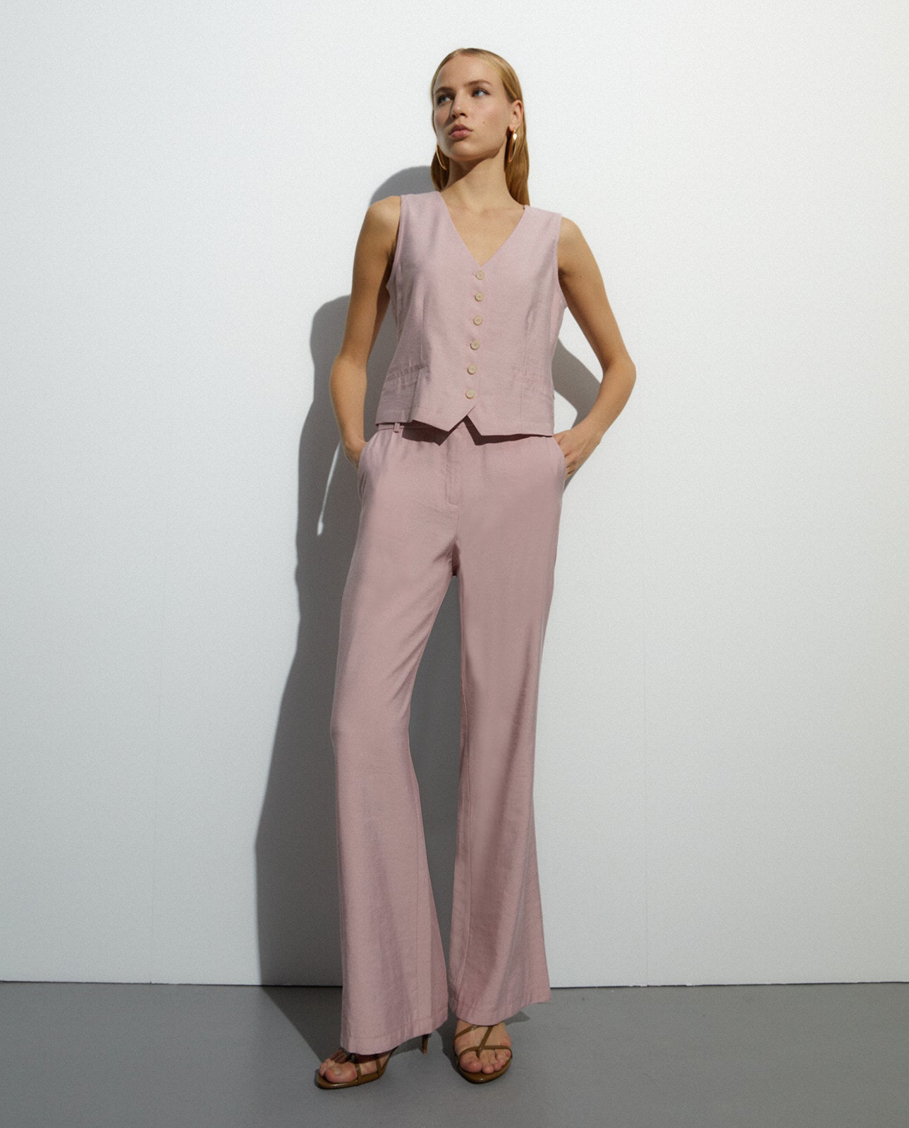 Chaleco de mujer cuello pico