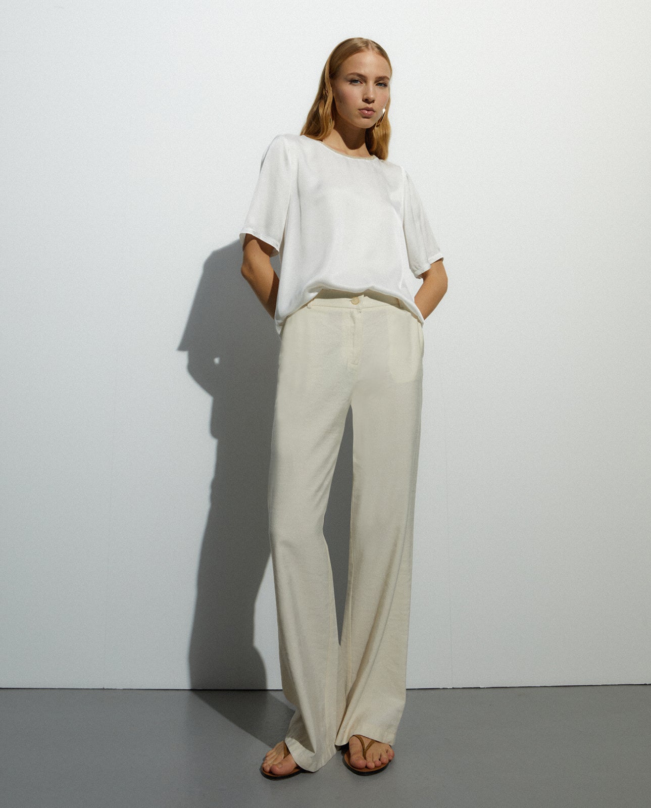 Blusa de mujer cuello redondo manga corta