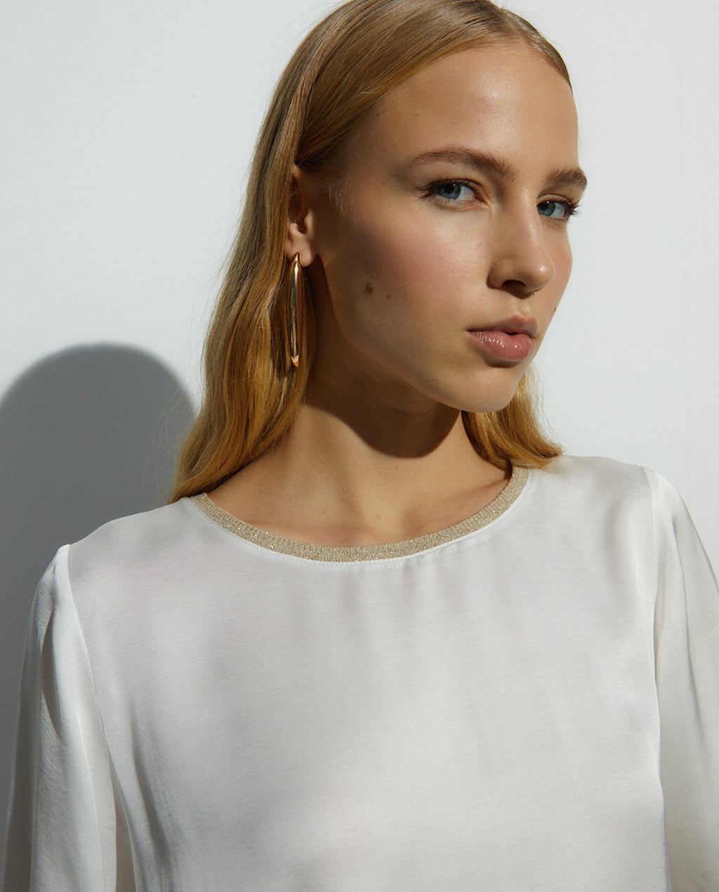 Blusa de mujer cuello redondo manga corta