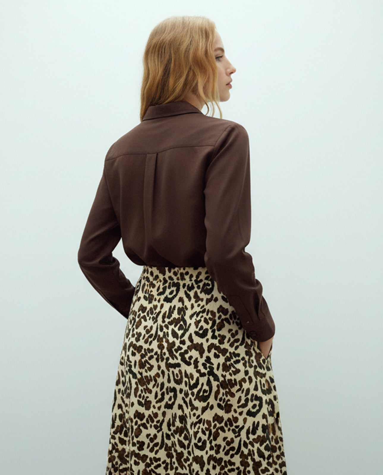 Camisa de mujer manga larga cuello camisero en pico