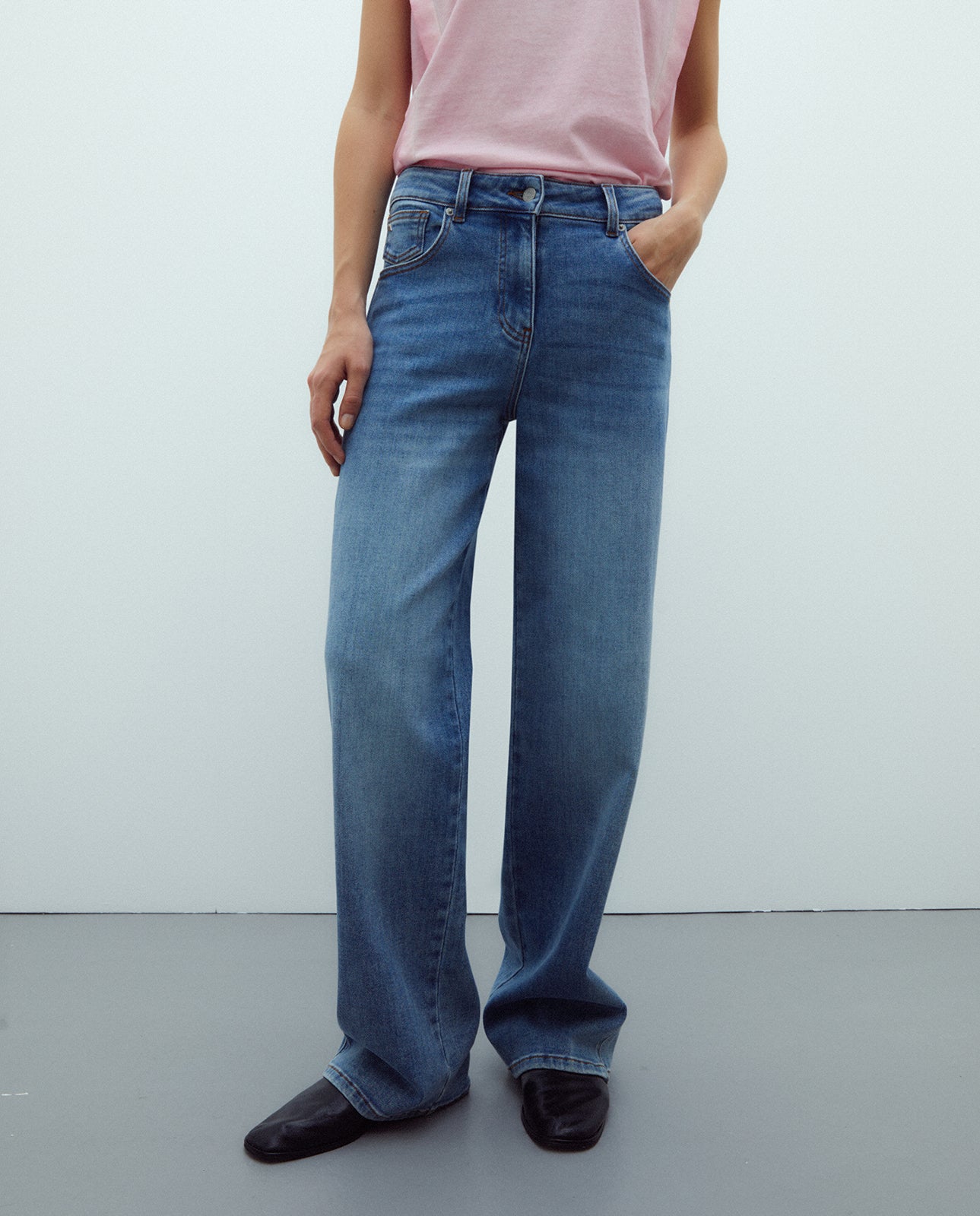 Vaquero ancho de mujer tiro alto y cremallera