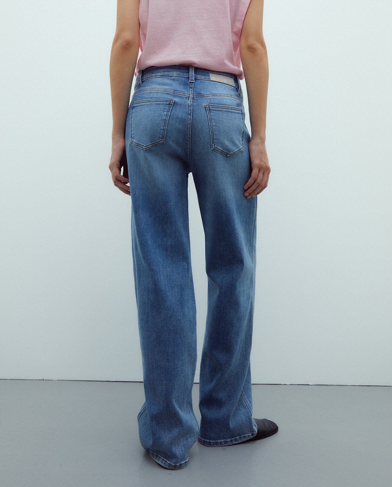 Vaquero ancho de mujer tiro alto y cremallera