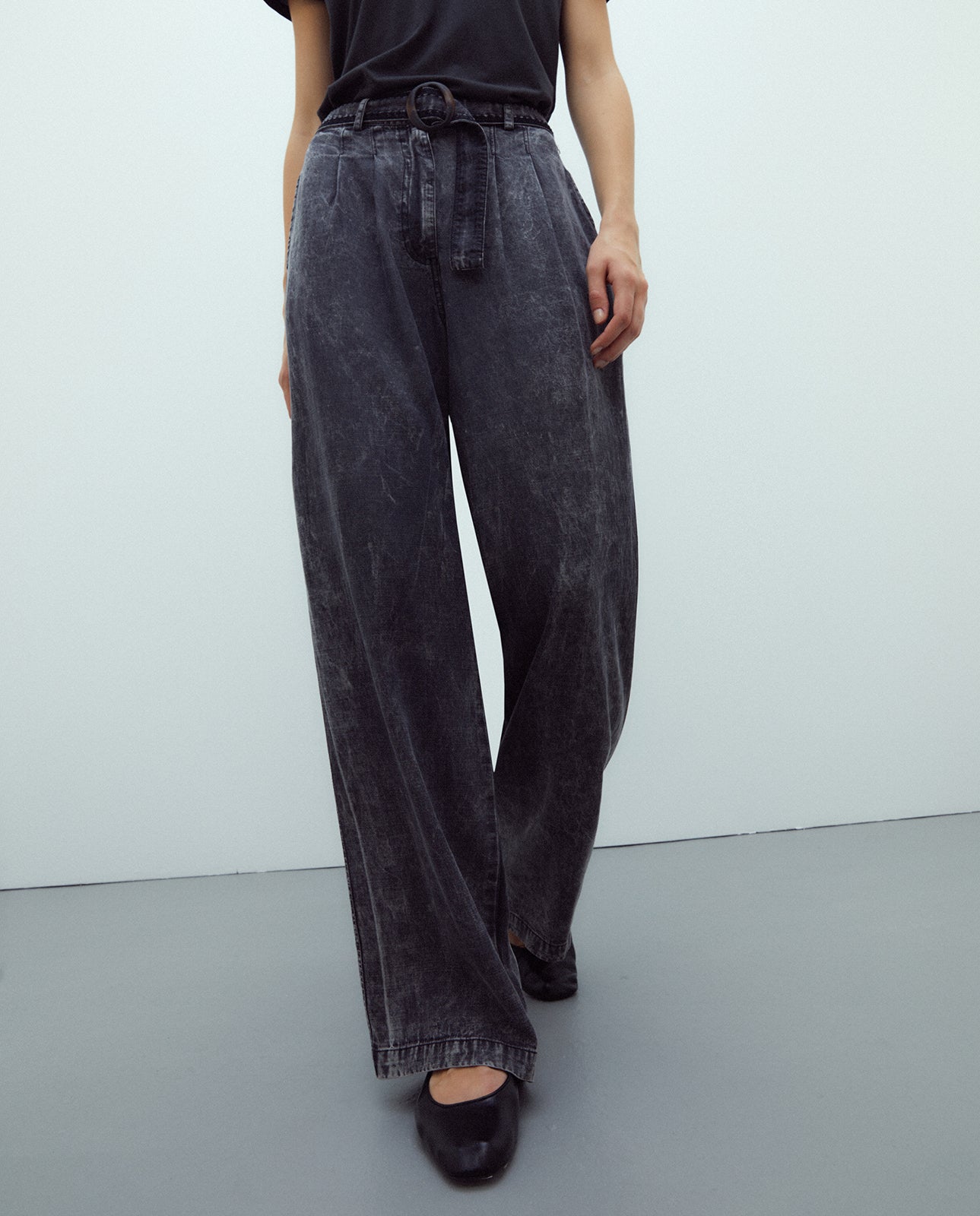 Pantalón de mujer recto tencel con pinzas tiro alto