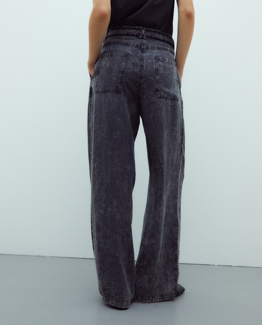 Pantalón de mujer recto tencel con pinzas tiro alto