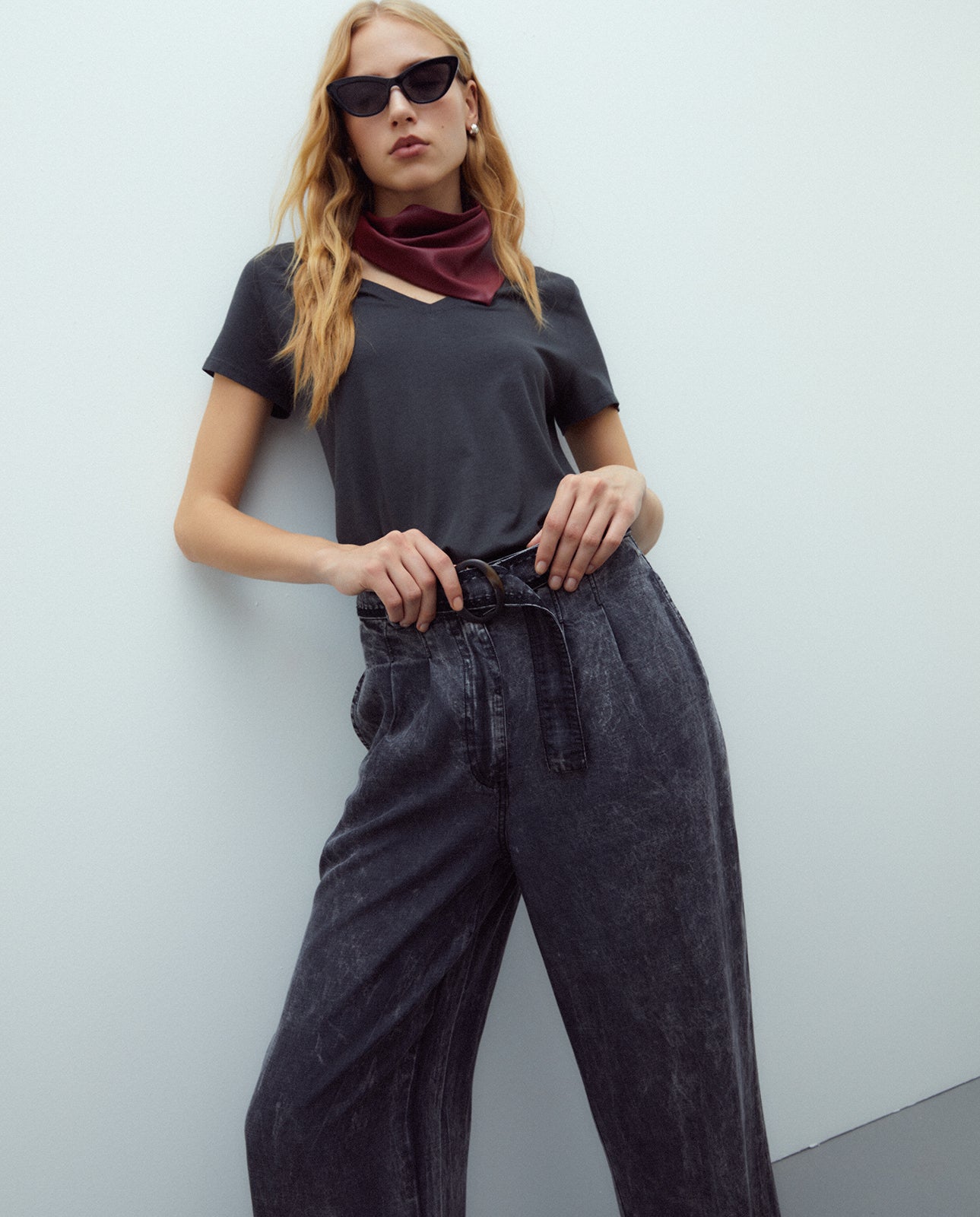 Pantalón de mujer recto tencel con pinzas tiro alto