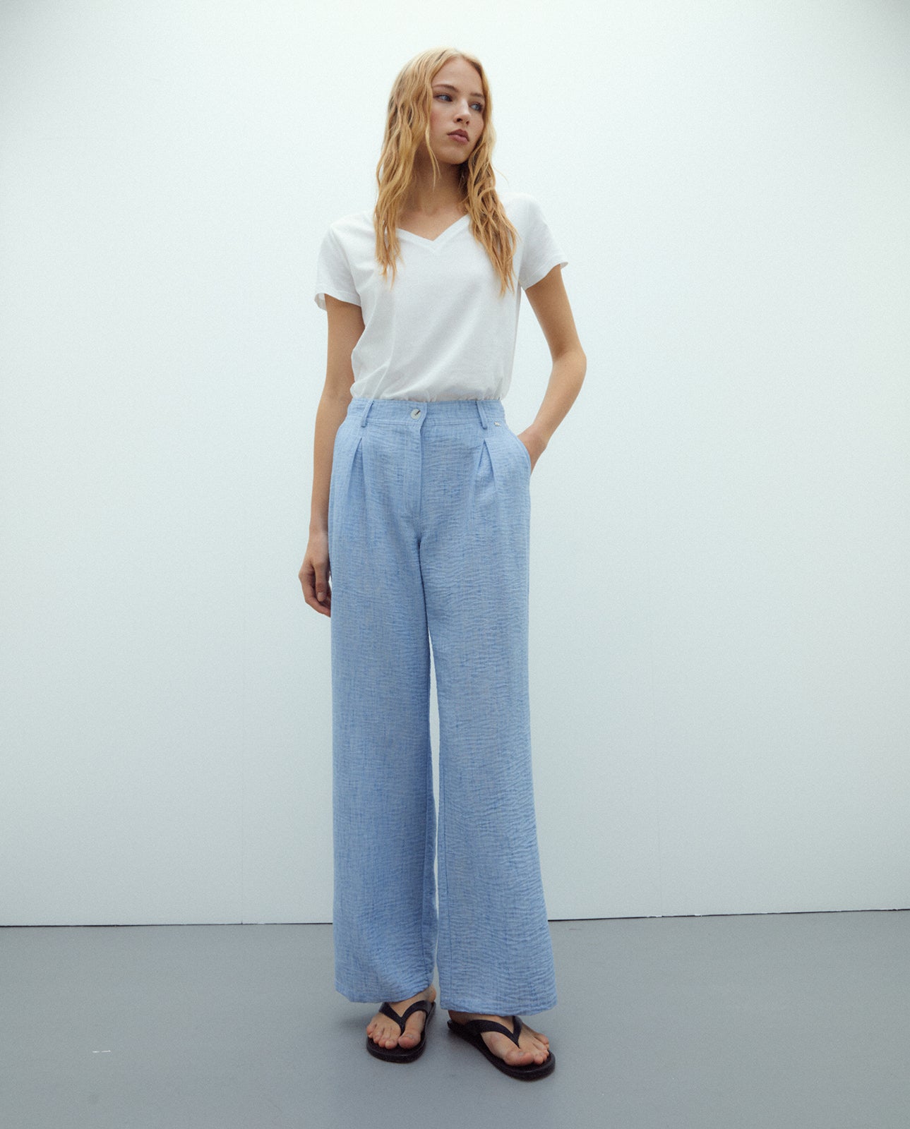 Pantalón recto de mujer con pinzas