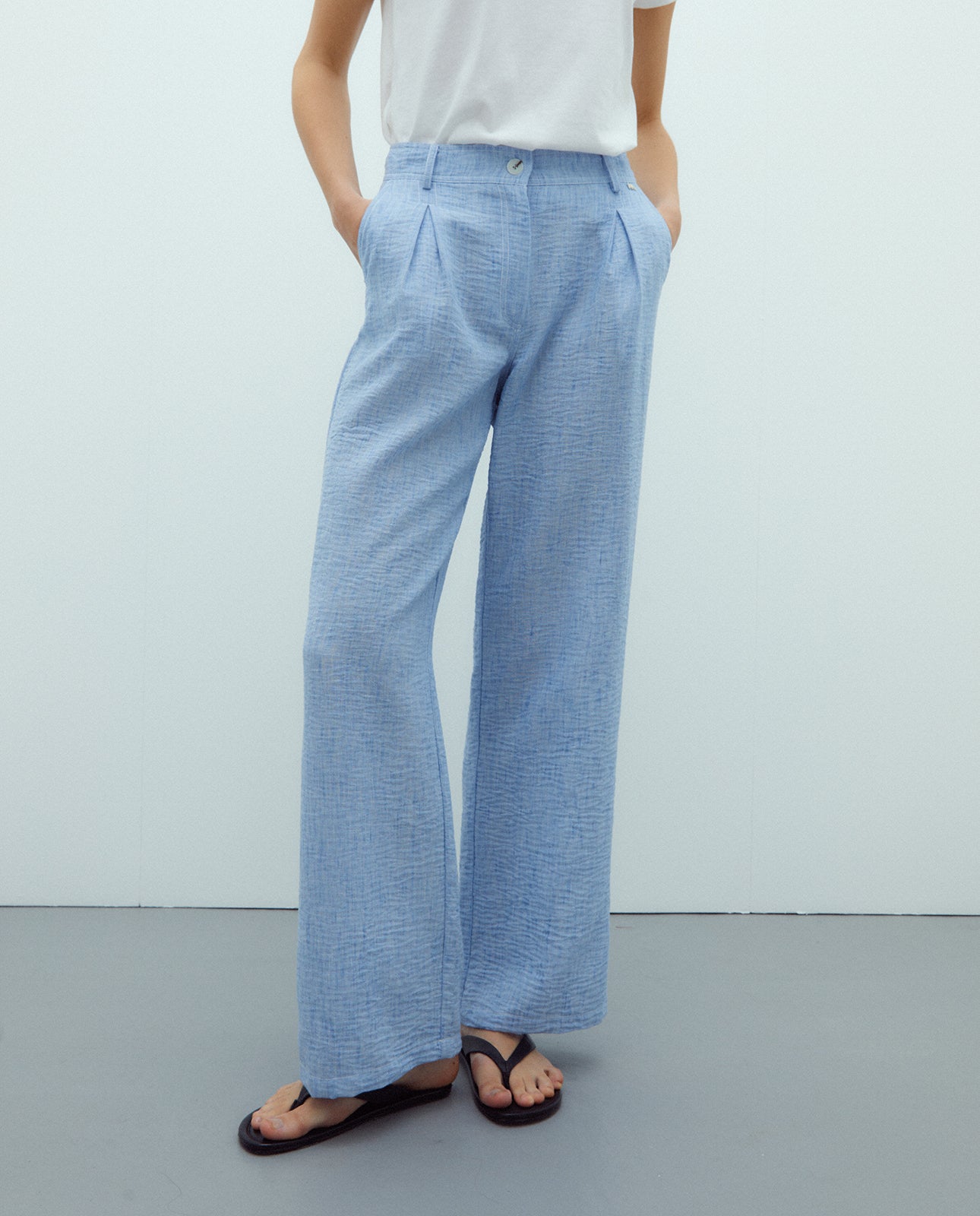 Pantalón recto de mujer con pinzas