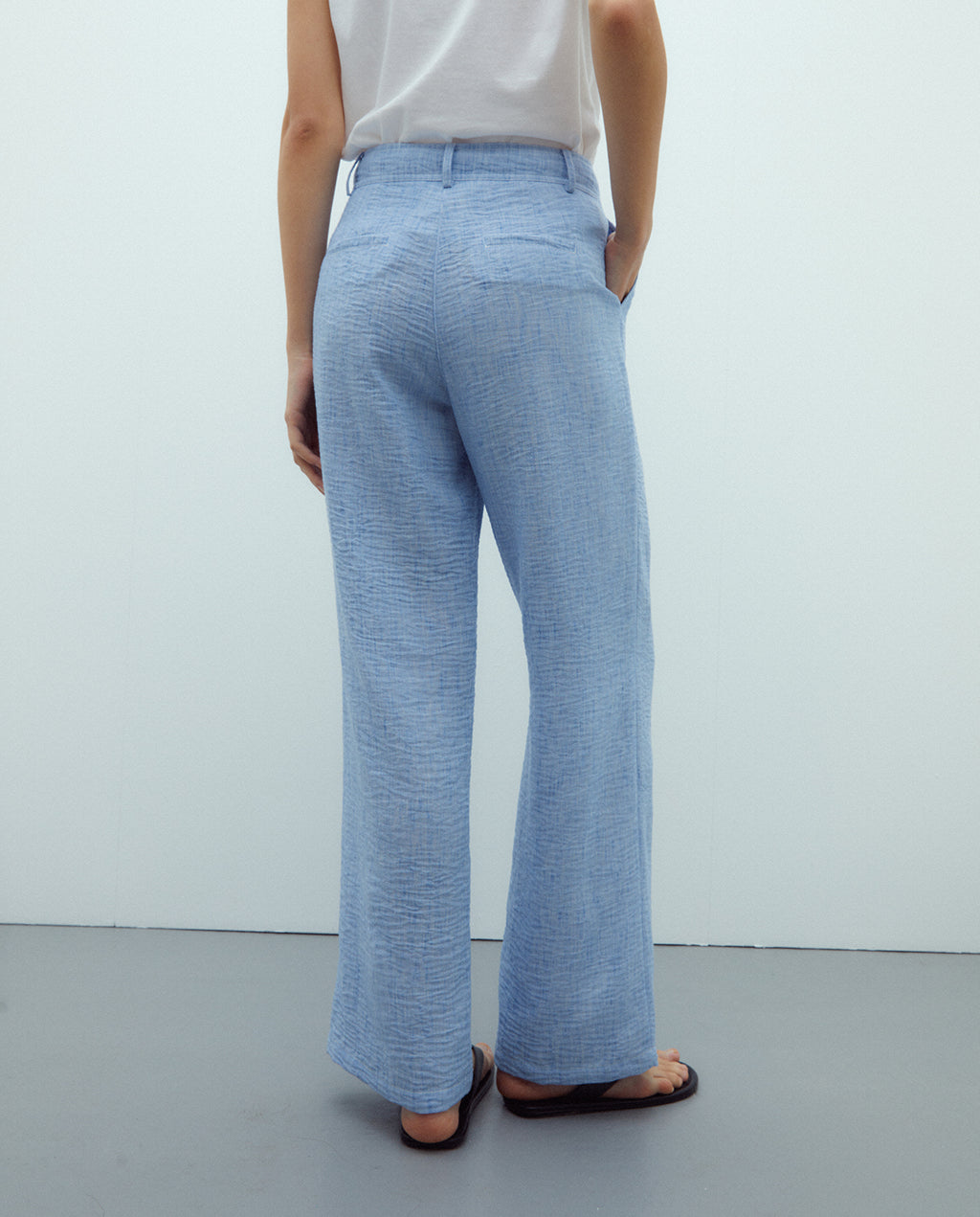 Pantalón recto de mujer con pinzas