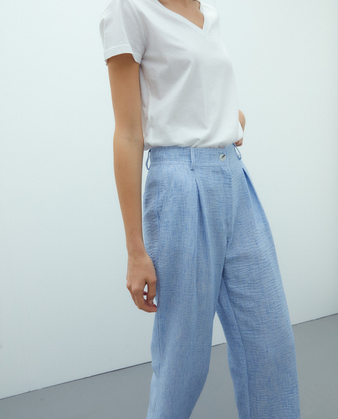 Pantalón recto de mujer con pinzas