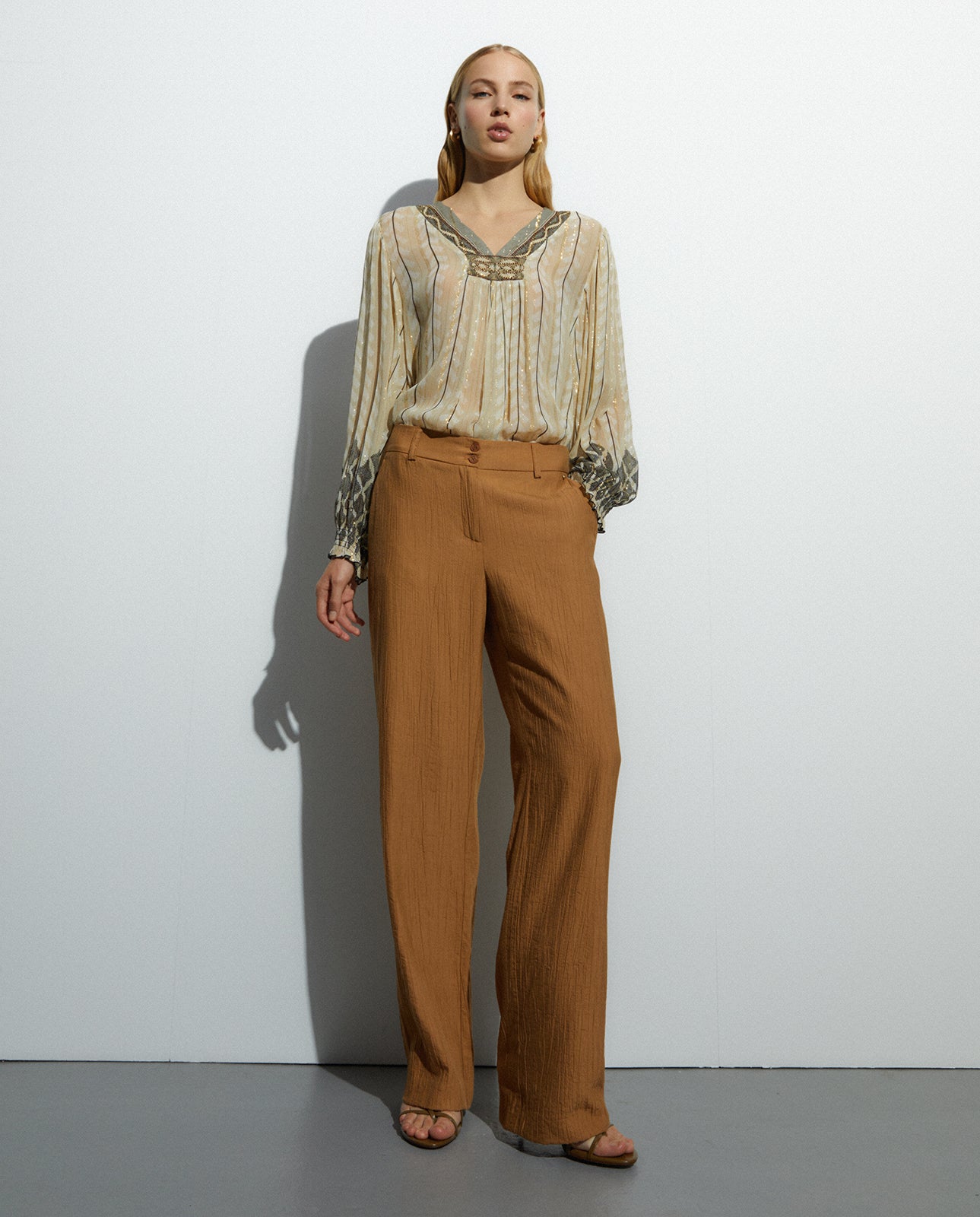 Pantalón recto de mujer tiro alto