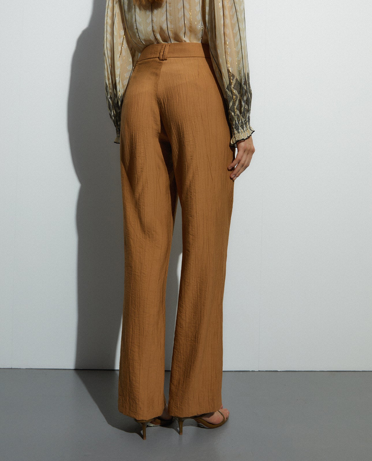 Pantalón recto de mujer tiro alto