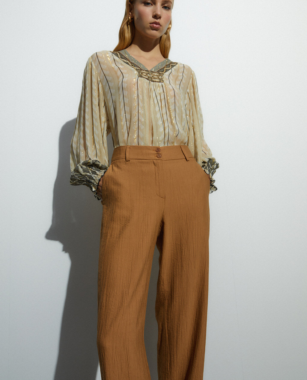 Pantalón recto de mujer tiro alto