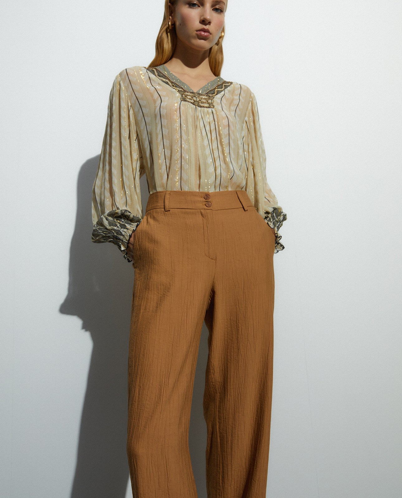 Pantalón recto de mujer tiro alto