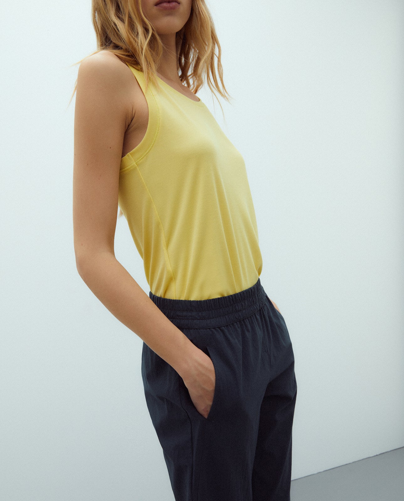 Pantalón de mujer tobillero cintura elástica