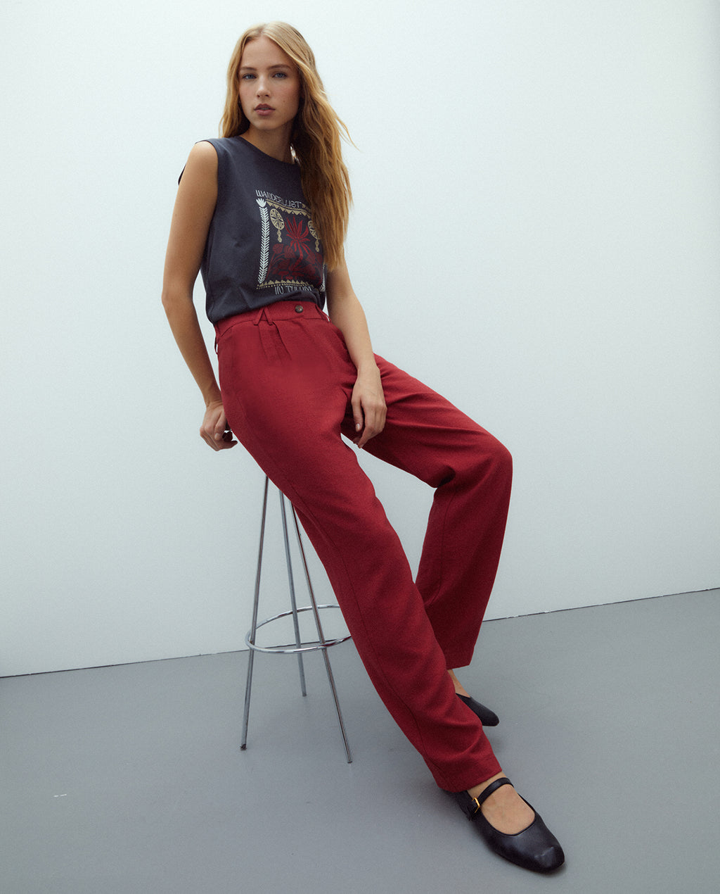 Pantalón recto de mujer con pinzas cintura elástica