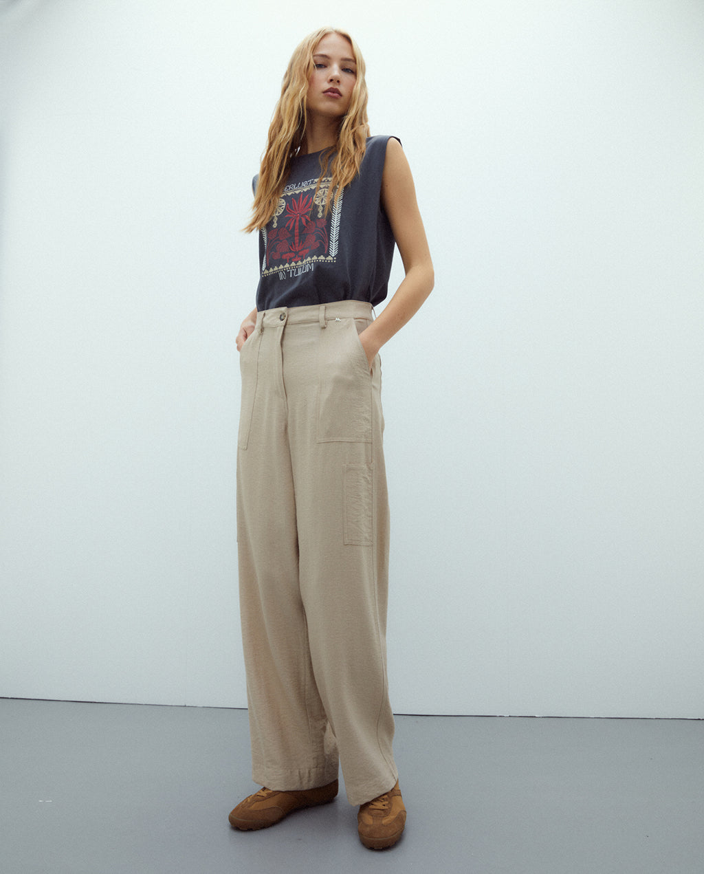 Pantalón recto de mujer tipo cargo